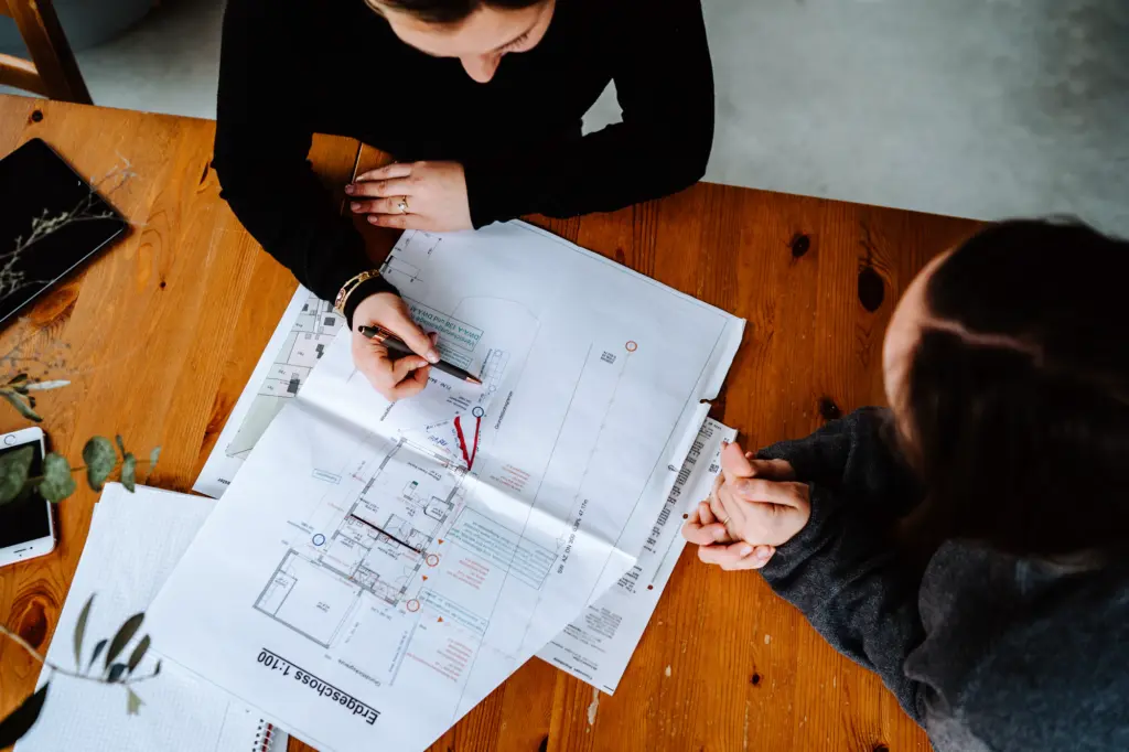 Immobiliengutachterin erstellt fundiertes Verkehrswertgutachten für Hausverkauf und Immobilienbewertung